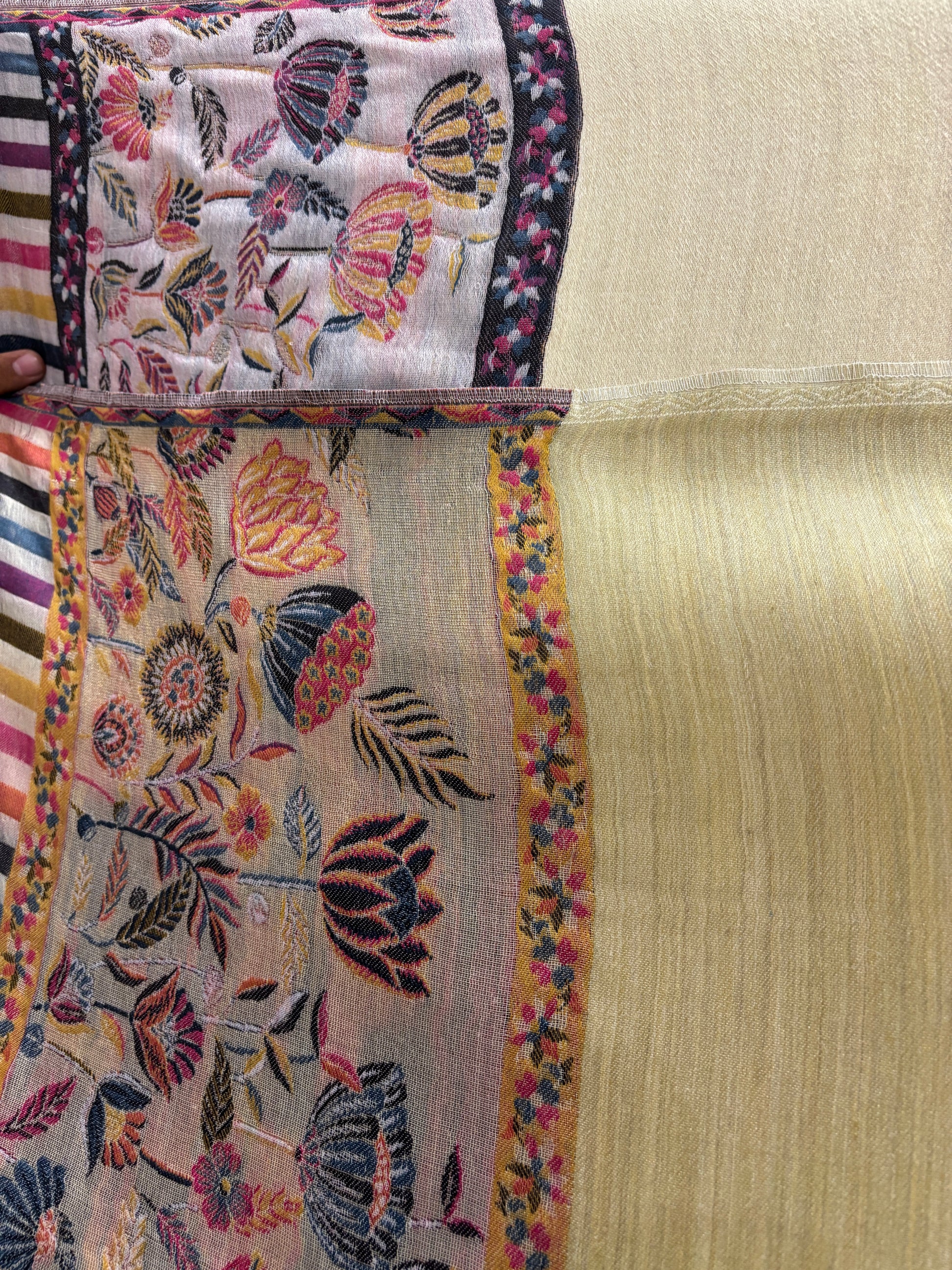 Close-up of a Shawl reversible with floral patterns and a textured background